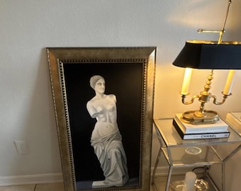 Cuadro al óleo enmarcado, realismo sobre lienzo, estatua de la Venus de Milo.