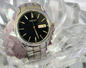 Vintage Seiko Men's 7N43 - 9251 R2 Two-Tone Black Dial Watch