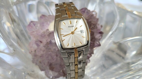 Vintage Women's Pulsar Date Watch VX89-X041 Silve… - image 4