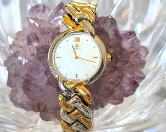 Vtg Helbros Women Gold Tone Heart Shape Quartz Watch Vintage Helbros Petite Heart Shape Quartz Womens Gold Tone  main image 3