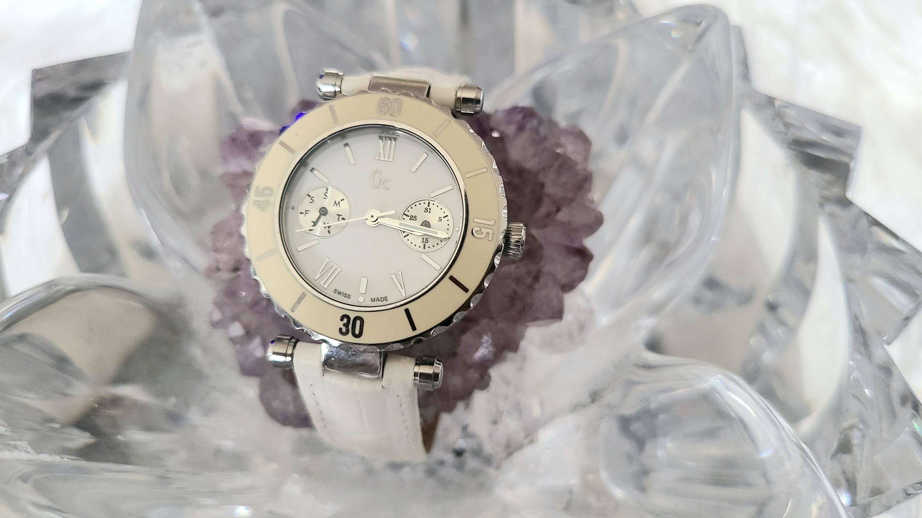 Guess Collection Swiss Jewel Quarz Weiss Damenuhr Schweiz