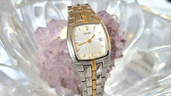 Vintage Women's Pulsar Date Watch VX89-X041 Silve… - image 5