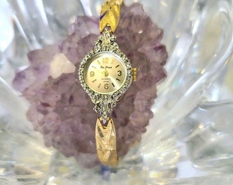 Petite montre à quartz dorée pour femme Eastman avec lunette en diamants vintage