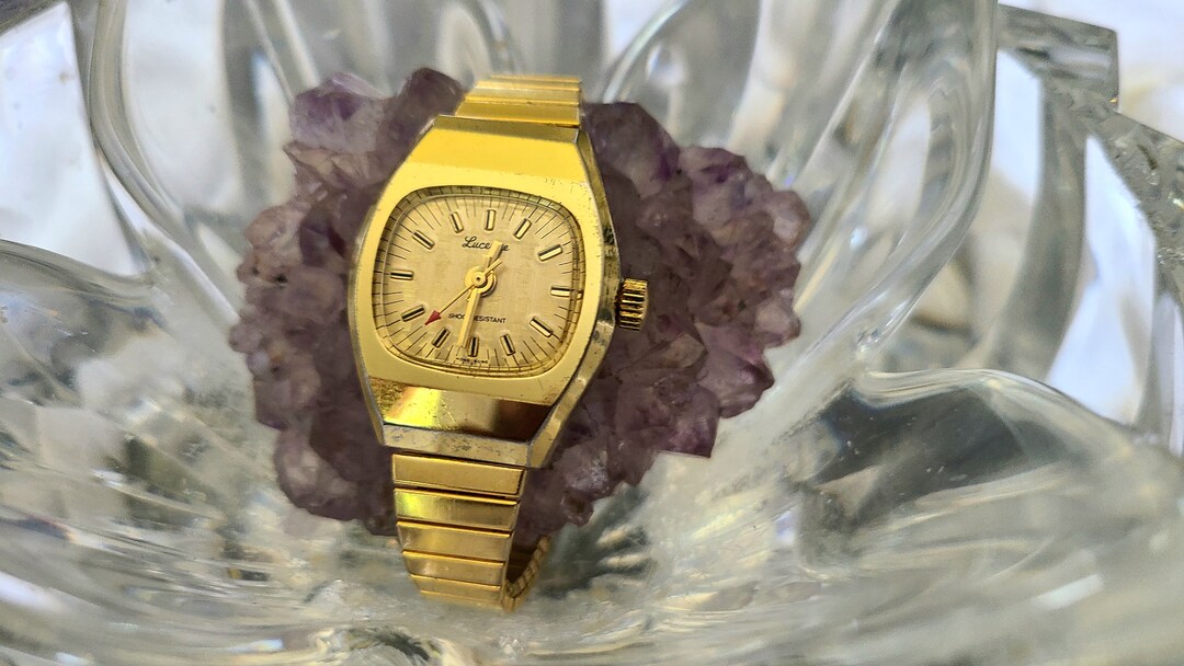 Vintage Lucerne Mechanical Wind Gold Tone Women display picture 1