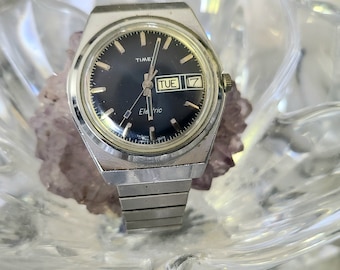 Antique Timex Electric Gold Tone Quartz Watch 24mm Made in