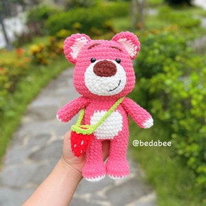 Strawberry Bear - Amigurumi Crochet Doll Pattern - Bedabee 5 langs3