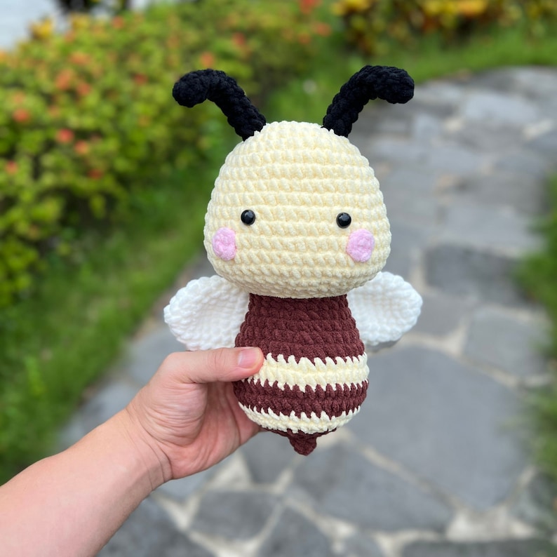 Amigurumi Crochet Bee Pattern Bedabee 03