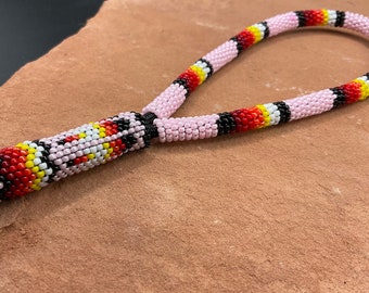 Llavero de pulsera con cuentas