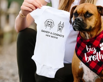 Gepersonaliseerde hond naam baby bodysuit, aangepaste hond's nieuwe Bestie bodysuits, beschermd door hond bodysuit, baby shower cadeau, pasgeboren baby cadeau
