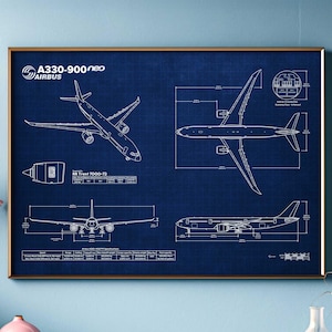 Könnte beinhalten: Eine Illustration im Blaupausen-Stil eines Airbus A330-900neo Flugzeugs auf einem dunkelblauen Hintergrund. Die Illustration enthält den Text "A330-900neo AIRBUS" und "RR Trent 7000-72".