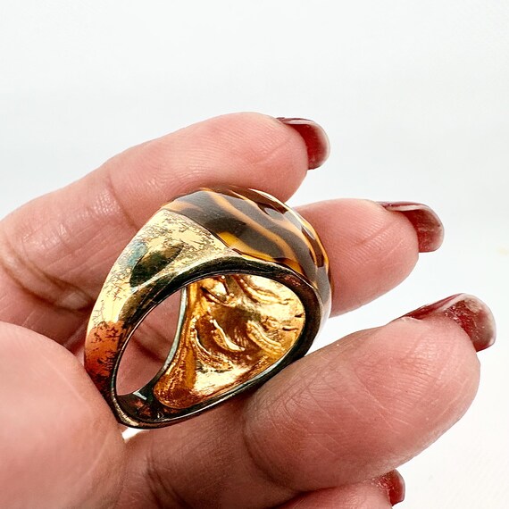 Tortoiseshell Resin Statement Ring, Gold Tone Boh… - image 5