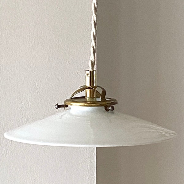 Ancienne suspension en Opaline blanche, abat-jour verre des années 1930, plafonnier opaline, Campagne chic