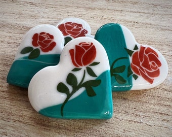 Conjunto de corazones de arcilla de gres hechos a mano a medida, regalo de recuerdo, reconocimiento del duelo y analogía.