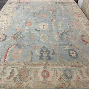 Hand Knotted Wool Oushak Rug: Vintage Turkish Style