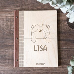 Personalisierte Mappe für Zeugnisse, Urkunden & Zertifikate aus Holz u. veganem Leder | Gravur mit Name | Spruch | Geschenk zur Einschulung