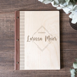 Personalisierte Mappe für Zeugnisse, Urkunden & Zertifikate aus Holz u. veganem Leder | Gravur mit Name | Spruch | Geschenk zur Einschulung