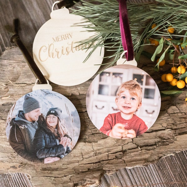 Weihnachtskugel aus Holz mit Fotodruck und Gravur / Anhänger / Weihnachtsanhänger / Geschenkanhänger / Weihnachtsbaumschmuck