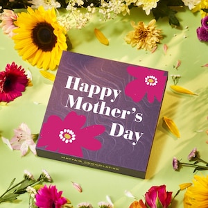 Design con fiori rosa per la festa della mamma - Tartufi di cioccolato fatti a mano personalizzati - Confezione regalo di lusso