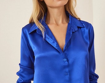 Dames Saxe blauwe satijnen blouse, overhemd met kraag en button-down, minimalistische kantoorlook met lange mouwen, secretaresse zakelijk casual top S-M-L-XL