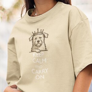 King Charles Hund T-Shirt Lustiges Alpha Hund Shirt mit Krone Geschenkidee für Hundebesitzer Ironisch & Süß Cartoon Dog Meme Shirt