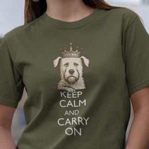 Lustiges Alpha Hund T-Shirt King Charles Cartoon Hund mit Krone Meme Shirt Geschenk für Hundeliebhaber & Tierfreunde Dog King Outfit