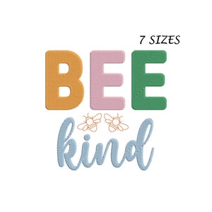 Puede incluir: Diseño de bordado Bee Kind con una abeja colorida y el texto "Bee Kind" en un esquema de colores azul, verde, rosa y naranja. El diseño está disponible en 7 tamaños.
