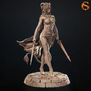 Kerata, Female Tiefling Thief | SolGood Creations | RPG | D&D | Pathfinder | 12k | 3d print | 32 mm | 75 mm | 1/12 scale