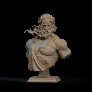 Op de afbeelding: Gedetailleerde buste sculptuur van een bebaarde man met golvend haar en een lauwerkrans. De sculptuur heeft een lichtbruine kleur en staat tegen een zwarte achtergrond. De gespierde borst en schouders van de man zijn zichtbaar en hij lijkt opzij te kijken.