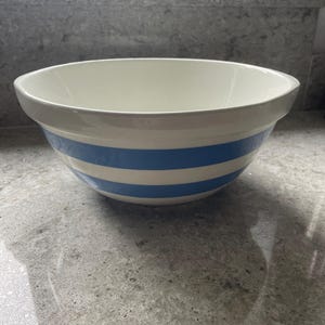 A vintage TG Green Cornishware mixing bowl with finger grips / handles to the rim