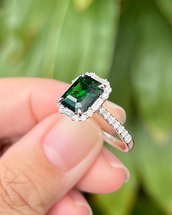 Bague tsavorite cultivee en laboratoire Bague en argent grenat vert Bague tsavorite taille emeraude Bague vintage Bague tsavorite anniversaire Bague tsavorite proposition Etsy France