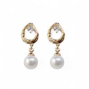 18K Gold earrings, 18k Gold Filled Earrings, Pearls earrings, Wedding jewelry, Wedding party jewelry, White earrings, Gift idea for Her