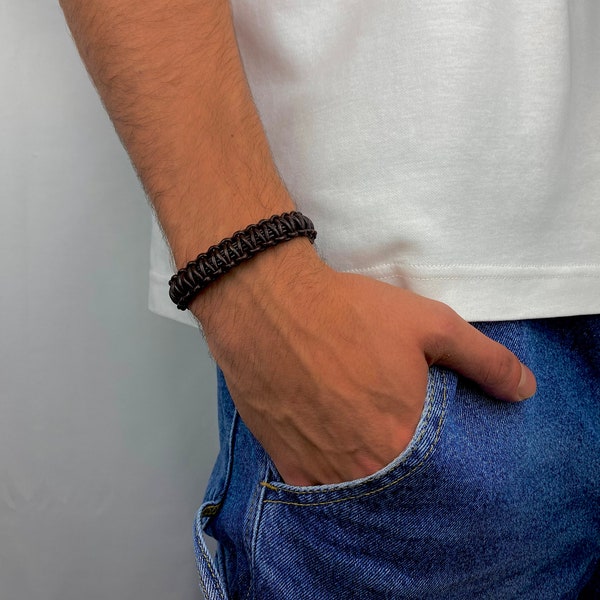 Bracelet en cuir marron tressage macramé avec fermoir à visser en acier inoxydable