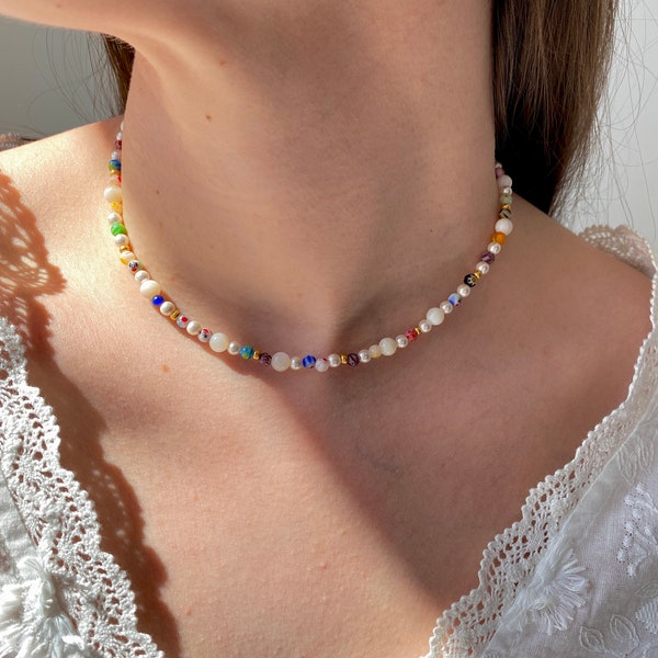 Collier lumineux, coloré, en perles millefiori et nacre, acier inoxydable