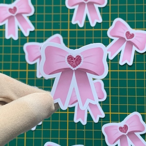 Sticker noeud rose en forme de coeur - plusieurs couleurs de peau