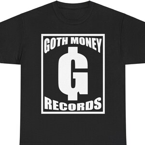 Goth Money Records - OG Box Logo Tee, T-shirt unisex in cotone pesante, T-shirt con band grafica, T-shirt con musica retrò, T-shirt in stile vintage