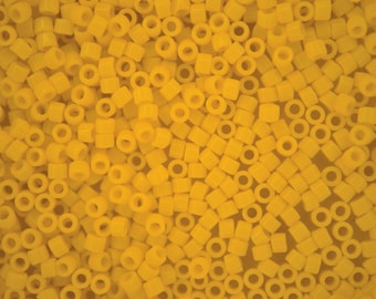 Perline di semi giapponesi Delica Miyuki 11/0 da 7,2 g, 1,6 mm, Db1132, color canarino opaco, per la creazione di gioielli, perline di vetro di alta qualità fai da te
