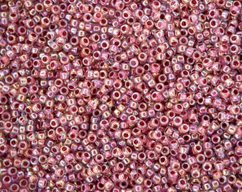 Perline di semi giapponesi rotonde TOHO 15/0 da 10 g, 1,5 mm, 771, colore interno cristallo/arcobaleno foderato fragola