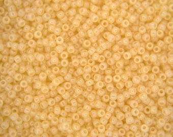 10g TOHO 11/0 Round Japanese Seed Beads 2mm Y915 HYBRID Sueded Gold Opaque Light. Beige Seed Beads Jewelry Making High-quality Beading
