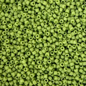 10g TOHO 15/0 Round Japanese Seed Beads 1.5mm 2602F Semi Glazed Honeydew Seed Beads Jewelry Making High-quality Beading Japan