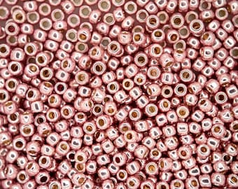 10g TOHO 8/0 Miçangas Japonesas Redondas 3 mm PF552 Acabamento Permanente Galvanizadas Cor Rosa Suave Miçangas para Confecção de Bijuterias Miçangas de Alta Qualidade