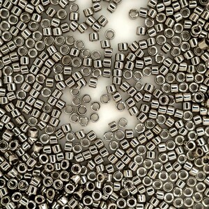 Cuentas de semillas japonesas MIYUKI 11/0 Delica de 7,2 g, 1,6 mm DB021, acero para joyería, telar de abalorios de vidrio de alta calidad.