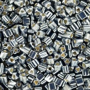 10g Toho 8/0 Dreieck japanische Rocailles 3 mm 565 galvanisierte blaue Schiefer-Schmuckherstellung Bastelbedarf Perlenweben Perlenarbeit