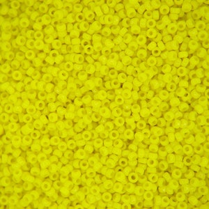 10g MIYUKI 15/0 okrągłe japońskie koraliki nasienne 1,5 mm 9404 nieprzezroczyste żółte szklane koraliki do wyrobu biżuterii wysokiej jakości koraliki