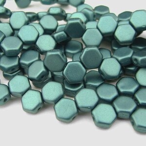 30 cuentas checas de nido de abeja de 6 mm, hexagonales, 2 agujeros, color petróleo pastel