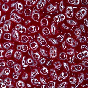 Cuentas checas Matubo Superduo de 10 g a 50 g, 2,5 x 5 mm, con brillo rubí de Siam transparente, para joyería, Chequia