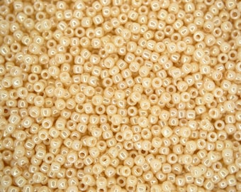 10g TOHO 11/0 Contas de Sementes Japonesas Redondas 2 mm 123 Contas de Sementes Opacas Bege Claro Brilho Fabricação de Jóias Contas de Alta Qualidade