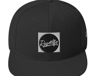 Czapka typu snapback z płaskim daszkiem i strukturą | Czapka unisex premium hiphopowa | Regulowana czapka streetwearowa