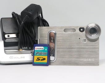 デジタルカメラ Casio EXILIM EX-S3 Casio Exilim EX-S3 Digital Camera 3.2 mp Slim with Battery and