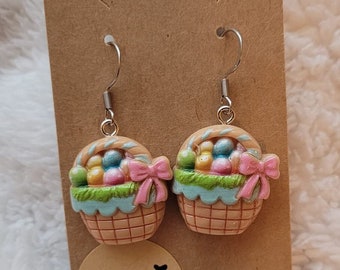 Oorbellen pasen, paas oorbel, paasmand, paashaas, easter gift, easter basket, spring earrings, eggs, easterbunny, spring gift, lente, zomer