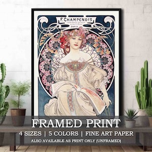 Peut inclure: Impression encadrée d'une affiche Art Nouveau représentant une femme en robe blanche avec une couronne de fleurs, entourée de motifs floraux complexes. L'affiche est intitulée "F. Champenois" et comprend le texte "Imprimeur-Editeur 10 Rue de Berri Paris 1898".